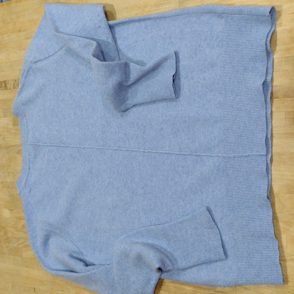 Banana Republic Women's Blue Sweater - Picture 8 of 10